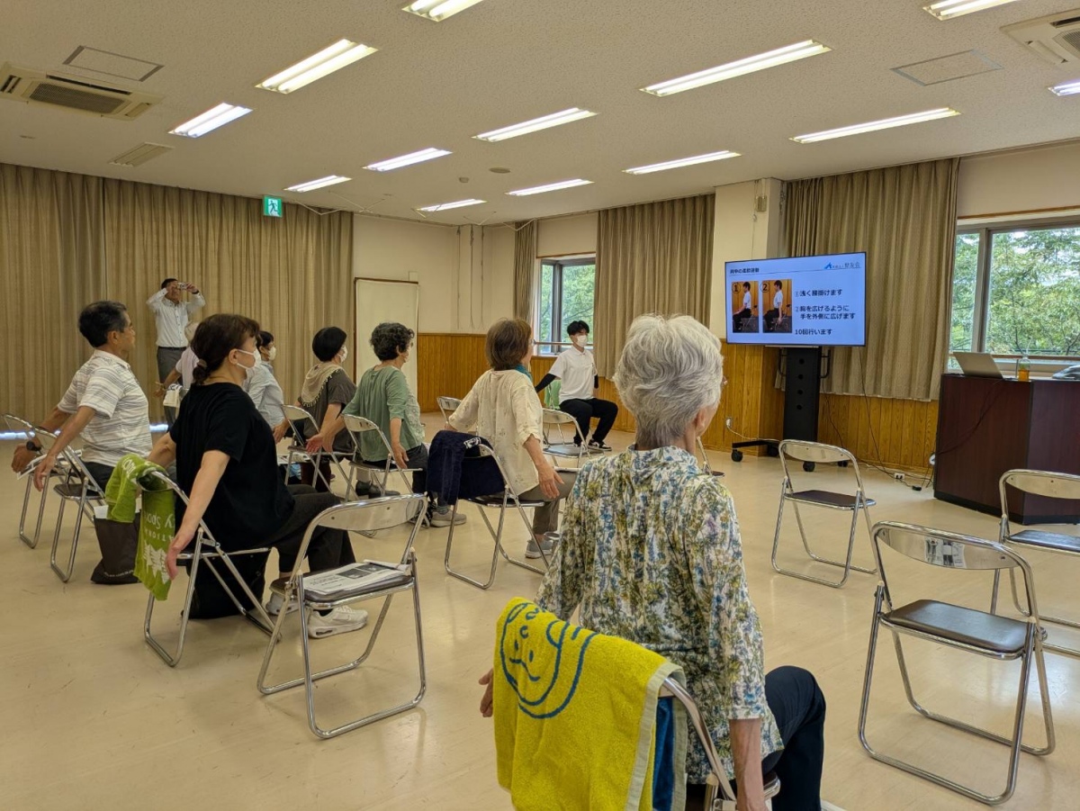 豊城生涯学習センターで高齢者セミナー(肩こり予防教室)を開催しました。・1 豊城生涯学習センターで高齢者セミナー(肩こり予防教室)を開催しました。・1