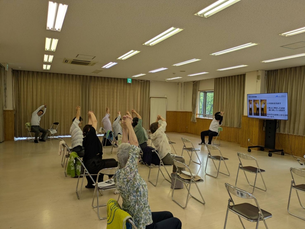豊城生涯学習センターで高齢者セミナー(肩こり予防教室)を開催しました。・2 豊城生涯学習センターで高齢者セミナー(肩こり予防教室)を開催しました。・2