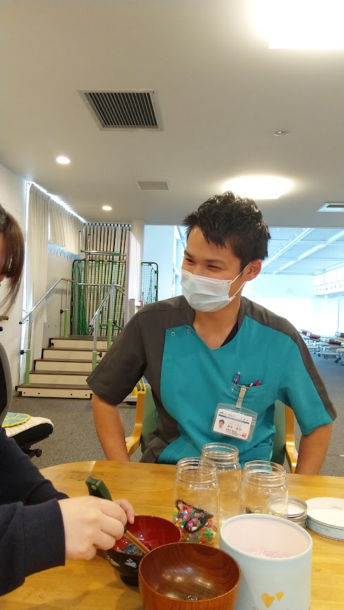 先輩からのメッセージ向山クリニックリハビリテーション科作業療法士柴田英明さん(男性)